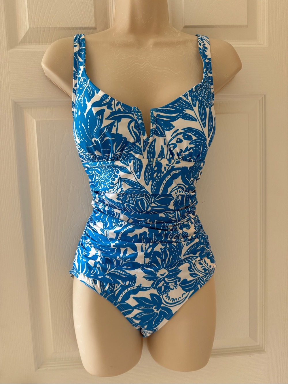 NEW 🌴Anne Cole Midnight V-Wire Blue Floral Shirred One Piece Swimsuit NWOT Sz 8 - Picture 2 of 9